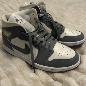 Jordan Men's Charcoal and Cream Sneakers